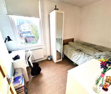 4 bedroom terraced house to rent - Photo 5