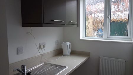 2 bedroom terraced house to rent - Photo 2