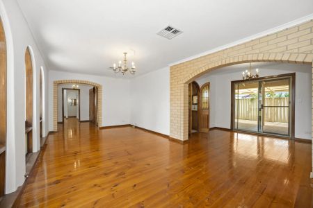 Beautiful Family Home with Solar System - Photo 4