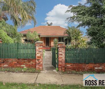 Character, Charm & Location! - Photo 2