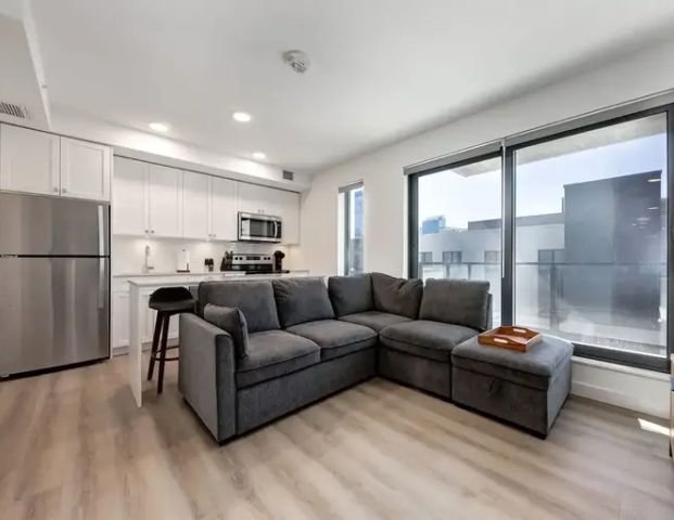 ERA - Upscale Executive 1 Bedroom Condo | 407 - 123 4 Street Northeast, Calgary - Photo 1