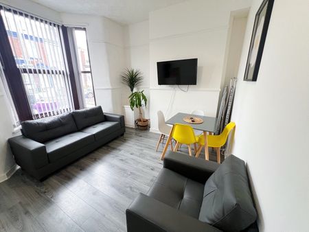 Room in a Shared House, Chirkdale Street, L4 - Photo 2