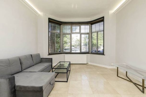 Modern Apartment - Photo 1