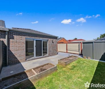 32B Bayliss Road, Deer Park VIC 3023 - Photo 5