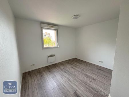 Location Appartement 3 pièces 62m² LE CATEAU CAMBRESIS 59360 - Photo 2