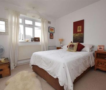 Station Road, Gidea Park, Romford, RM2 - Photo 5