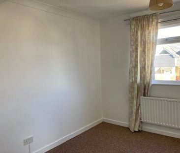 3 bed semi-detached house to rent in Bridgewater Road, Poole, BH12 - Photo 2