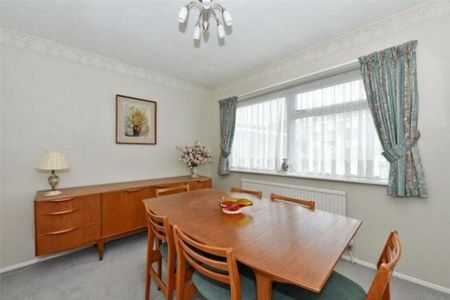 Chessfield Park, Amersham,HP6 - Photo 3