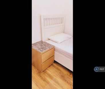 3 bedroom end of terrace house to rent - Photo 4