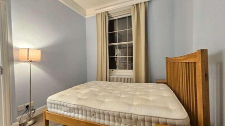 St Georges Square, London, SW1V - Photo 4