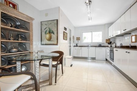 Stunning 4-Bedroom Mediterranean Flat with Sea Views in Marina Botafoc, Ibiza - Photo 5