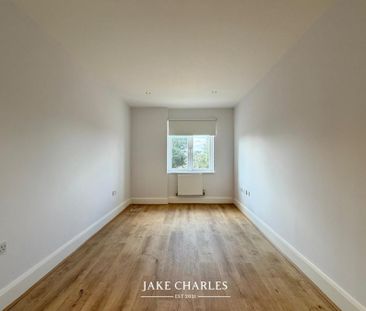 3 Bedroom Apartment - Photo 6