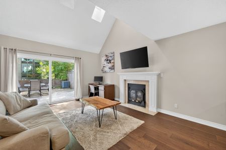 For Lease - 2410 Marine Drive, Oakville, Ontario - Photo 4