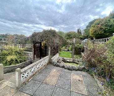 2 bedroom property to rent Mill Lane, ME5 - Photo 1