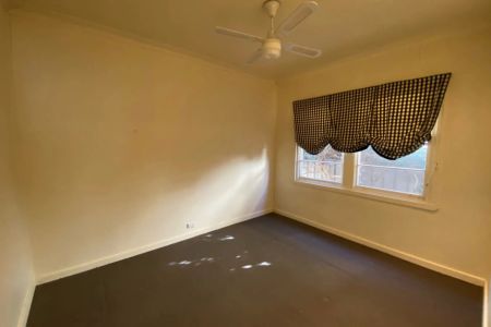 52 Lambie Street, - Photo 3