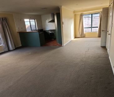 Spacious Family home - Photo 2