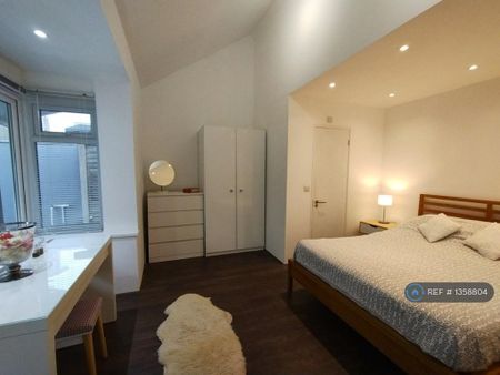 3 bedroom detached house to rent - Photo 5