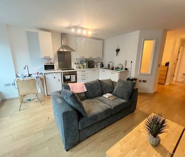 1 Bed Flat, Marco Island, NG1 - Photo 2