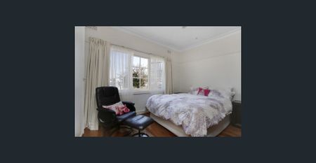 GREAT SIZE FAMILY HOME! - Photo 3