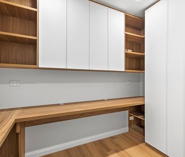 Elevated, luxury home! - Photo 2