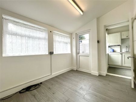 Okehampton Crescent, Welling, Kent, DA16 1DA - Photo 3