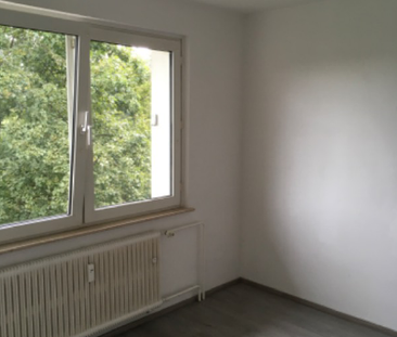 Schöne 2-Zimmer-Balkonwohnung mit neuem Wannentageslichtbad - Foto 3