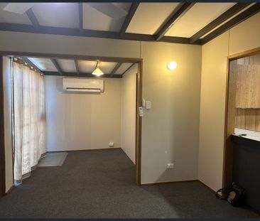 Cosy 2 bedroom home - TANILBA BAY - Photo 2