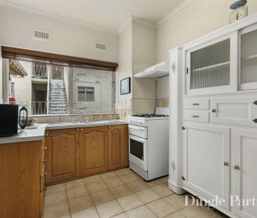 Stylish Inner-City Living With Top Floor Views! - Photo 6