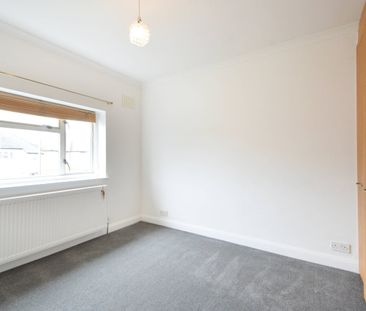 Molesey Close, Hersham, KT12 - Photo 4