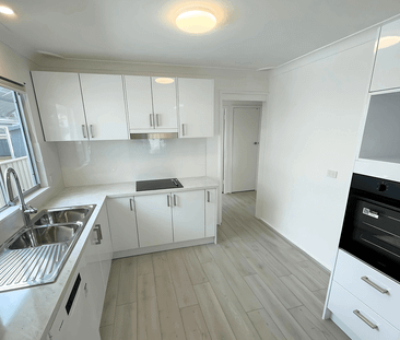 ​Newly renovated ​Home with the Ultimate Beachside Lifestyle! - Photo 4