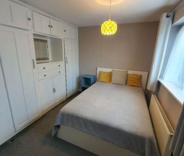 1 bedroom in a flat share to rent - Photo 3
