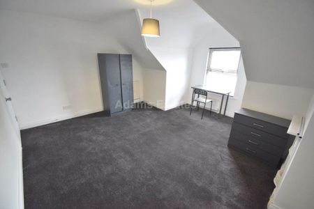 3 bedroom flat to rent - Photo 4