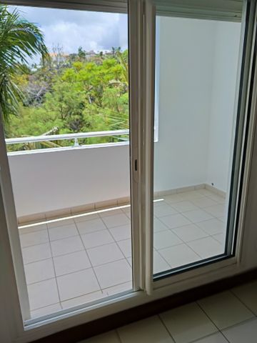 Location Appartement 1 pièce 28m² ST DENIS 97400 - Photo 2