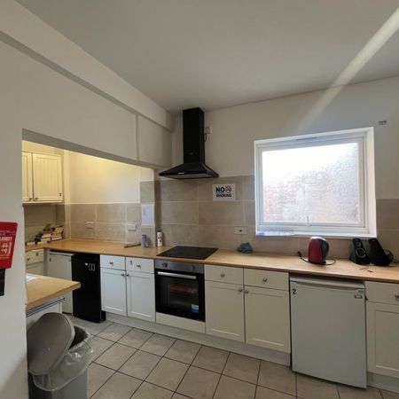 1 bedroom in a house share to rent - Photo 4