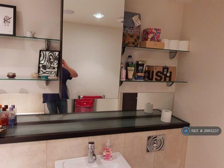 2 bedroom flat to rent - Photo 3