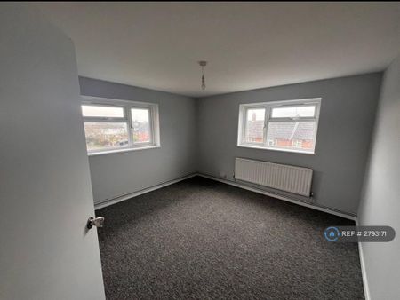 3 bedroom flat to rent - Photo 5