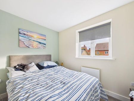 3 bedroom semi-detached house to rent - Photo 4