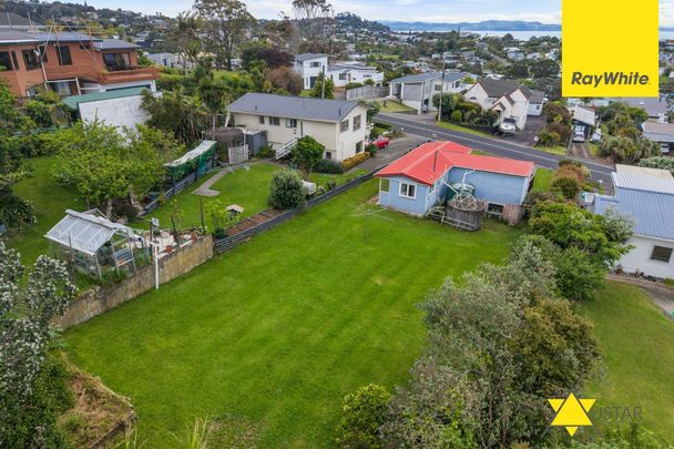 Cozy 2-Bedroom Home in the Heart of Stanmore Bay - Photo 1