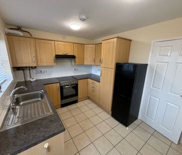 Clos Eileen Chilcott, Llansamlet, SWANSEA - Photo 2