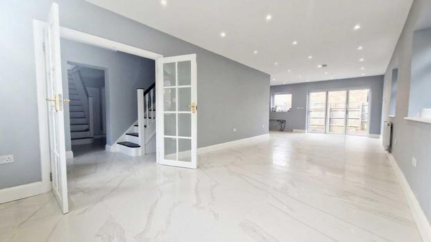 9 bedroom semi-detached house to rent - Photo 1