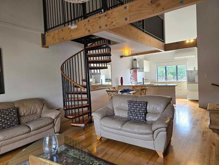 Modern, furnished, CBD T/house - Photo 2