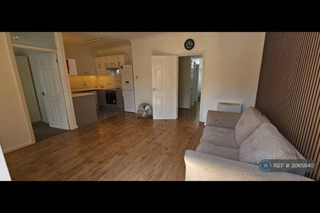 2 bedroom flat to rent - Photo 3