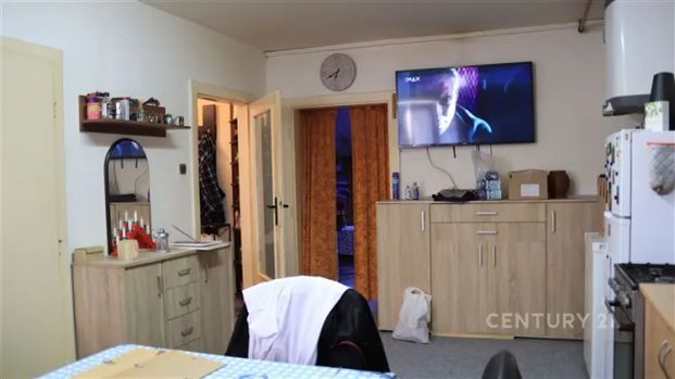 Pronájem bytu 2+kk s balkonem – ul. Místecká - Fotografie 1