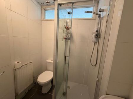 Queens Road Maidstone, Kent - Photo 4
