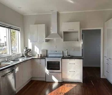 Freshly updated four bedroom home! - Photo 5