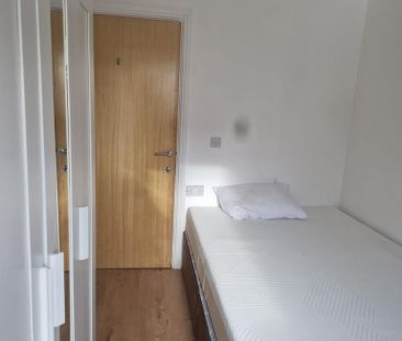 3 bedroom flat to rent - Photo 3