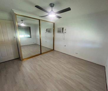 Lovely Home with Detached Garage! - Photo 5