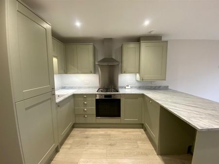 3 bedroom semi-detached house to rent - Photo 5