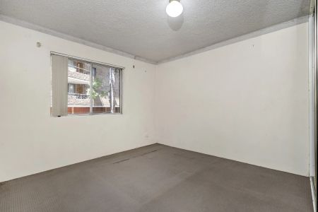 Spacious 2-Bedroom apartment - Photo 3