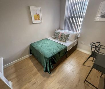6 bedroom terraced house to rent - Photo 4